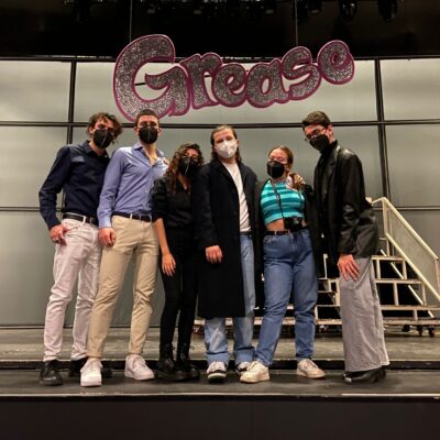 Gli allievi sul palco del Teatro Repower  durante il debutto di "Grease" [febbraio 2022]