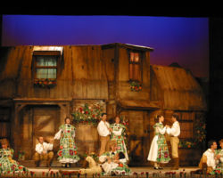 SETTE SPOSE PER SETTE FRATELLI edizione 2002/03
<br>Foto di Sandro D’Ascanio