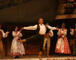 SETTE SPOSE PER SETTE FRATELLI edizione 2003/2004
<br>foto di Sandro D'Ascanio